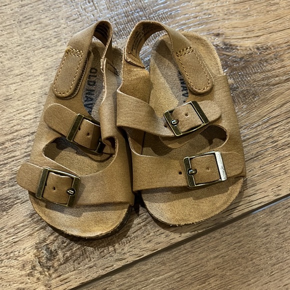 Lot of Old Navy Shoes + Hat - Picture 2 of 8